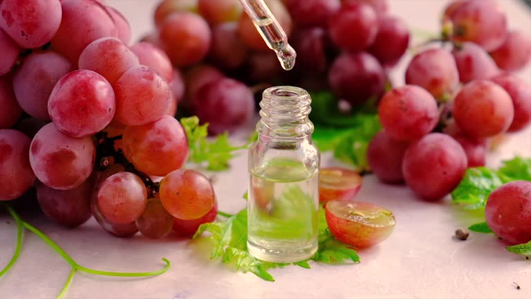ترکیبات مغذی انگور قرمز و خواص آن ها در طب سنتی