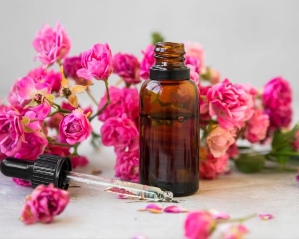 مزایای استفاده از اسانس گل محمدی در صنعت آرایشی و بهداشتی